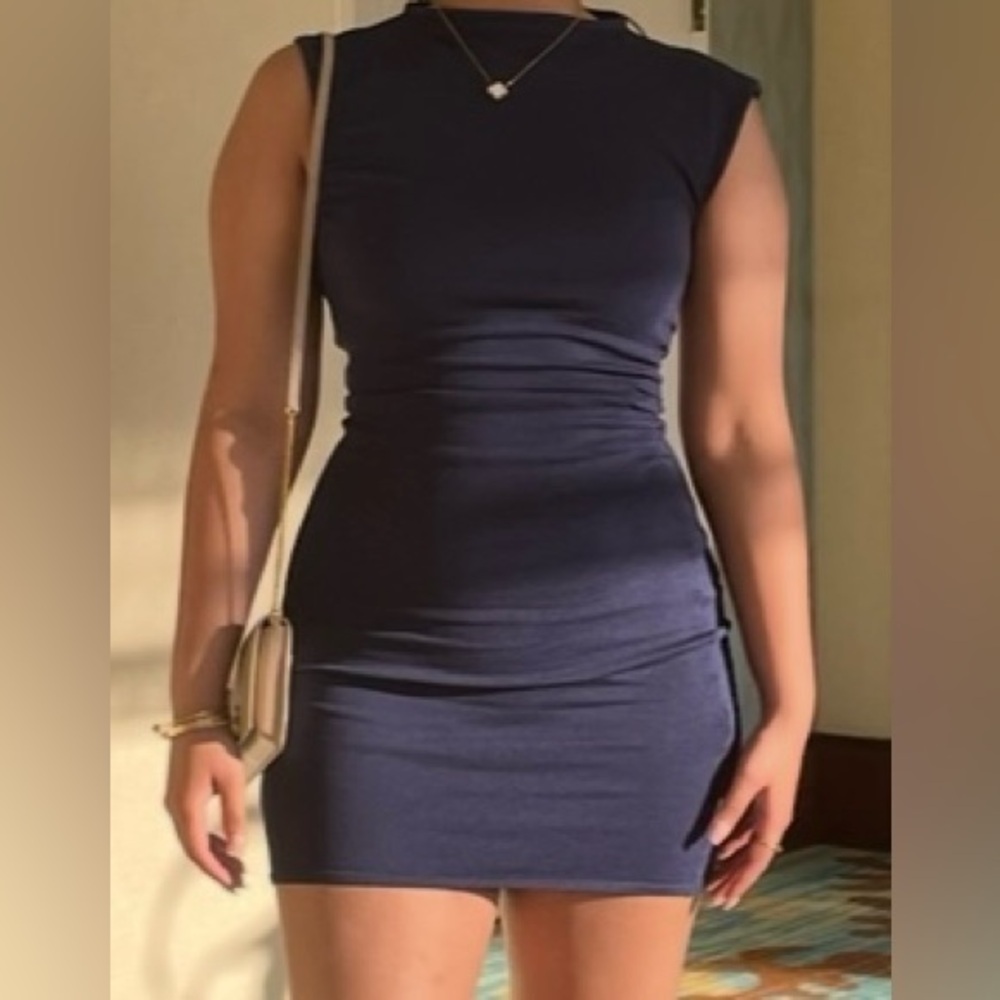 Zara: Elegant Navy Blue Sleeveless Dress